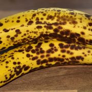Ce se întâmplă în corpul tău când mănânci banane prea coapte