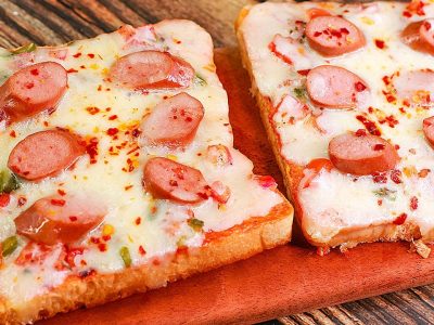 Pizza pe felie de pâine: cea mai rapidă și gustoasă cină